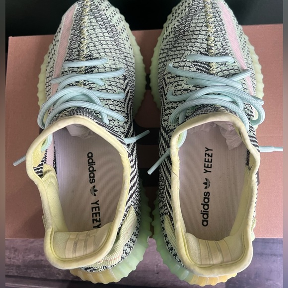 Yeezy Boost 350 V2 Yeezreel - Picture 5 of 6
